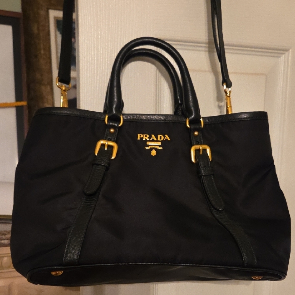 Prada Black Handbag with Gold Accents👍 Excellent Condition🎀